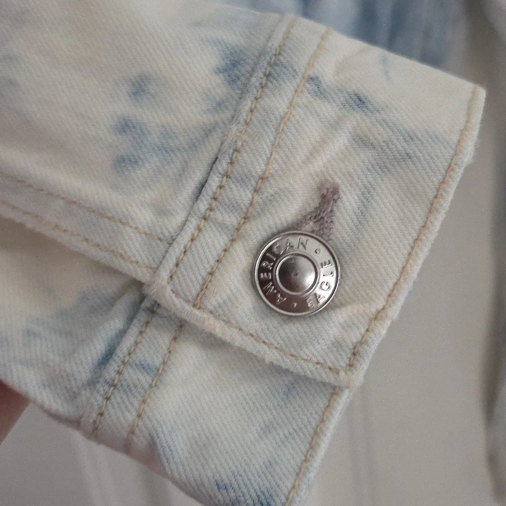 AE Shrunken Tie-Dye Denim Jacket - Picture 10 of 11